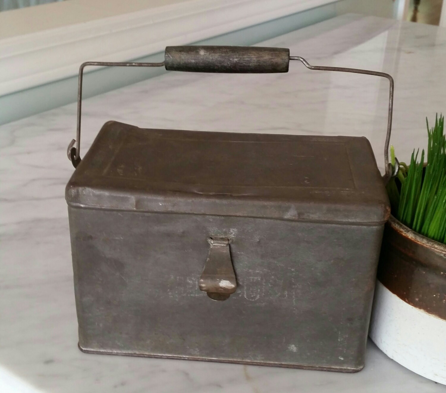 Metal recipe file box Haute Juice