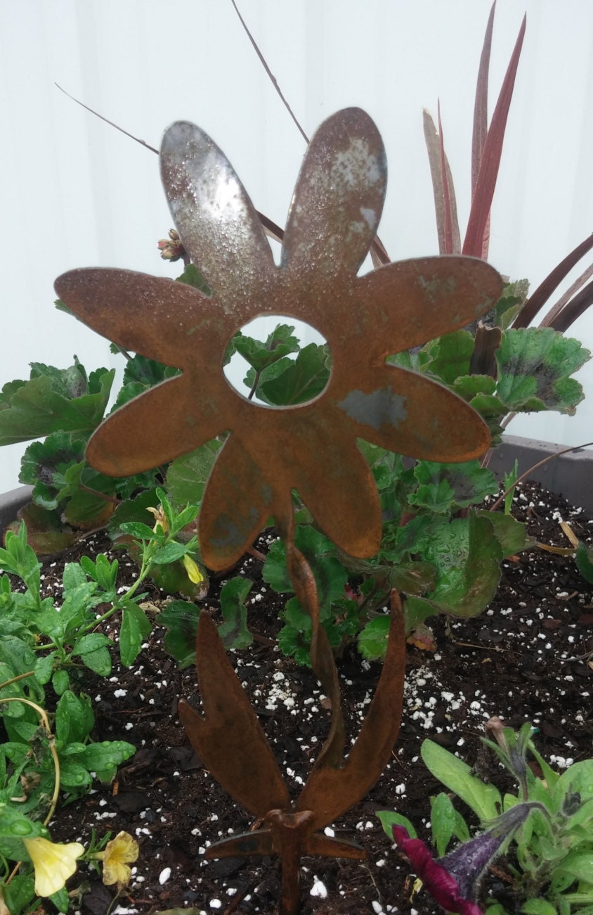 Twisted Metal Flower Stake Garden Gift Rustic Flowers Gardening Twisted Metal Flower Stake Garden Gift Rustic Flowers Gardening