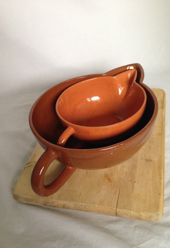 Set of Vintage Nesting Ceramic Mixing Bowls With Handle And Pour Spout