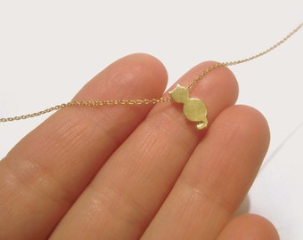 Cute Cat Necklace / Small Cat Charm / Tiny Cat Necklace / Whimsical Jewelry / Layering Necklace / N152