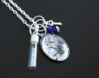 Collier drink me : Alice au pays des merveilles, Alice in wonderland, Lewis Carroll, drink me