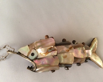 Vintage Articulating Mother of Pearl Fish Neclace