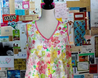 XMAS in JULY SALE : 1990s floral top