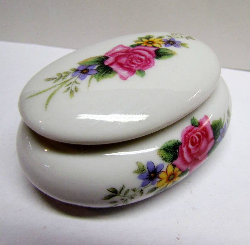 Vintage Porcelain Trinket Box / Keepsake Box by