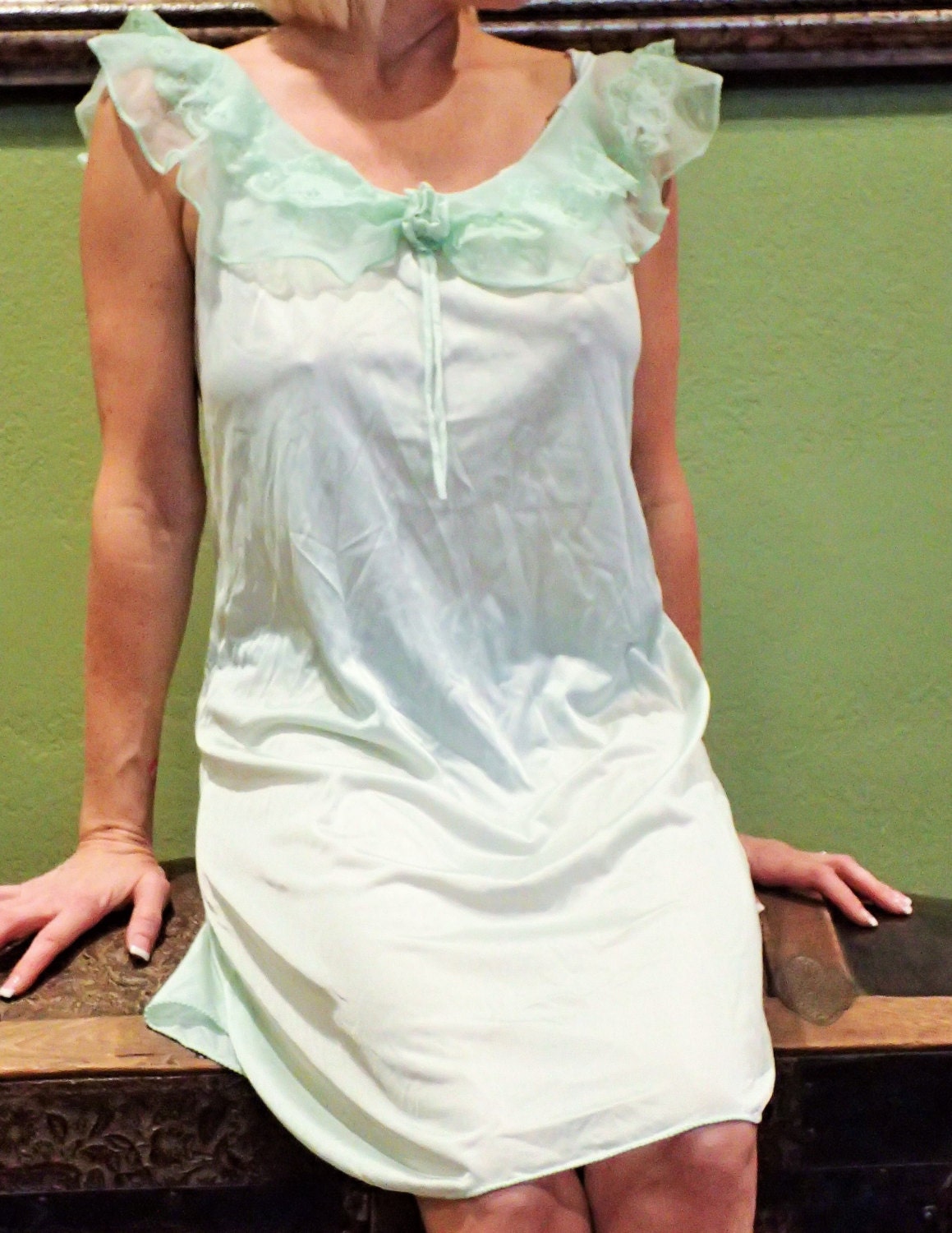 Vintage Womens Mint Green Lingerie Nightie Nightgown Lace