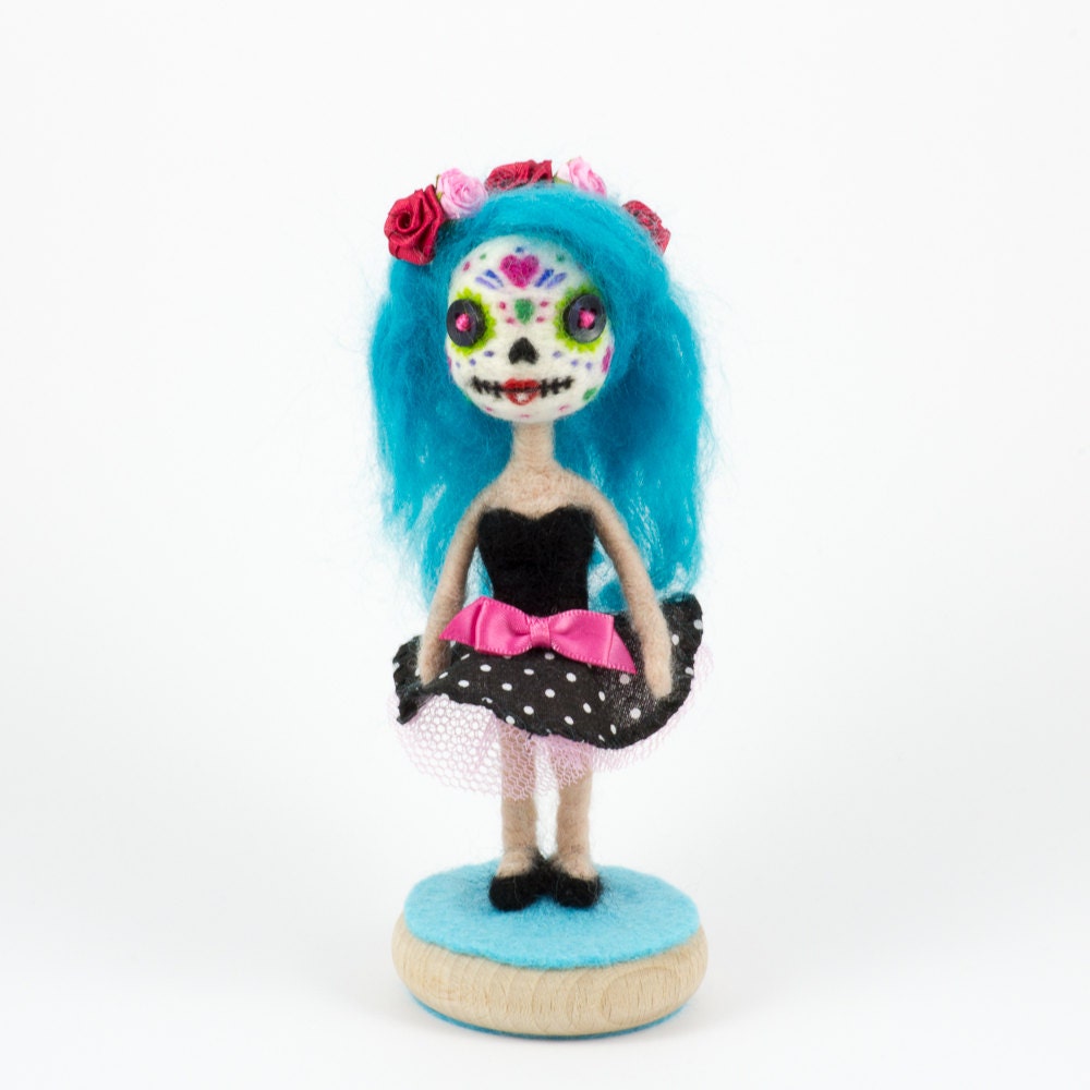 minnie mouse dia de los muertos doll