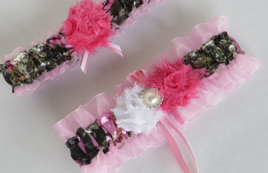 Pink Camo Garter Set Bridal Garter Wedding by TheMomentWedding