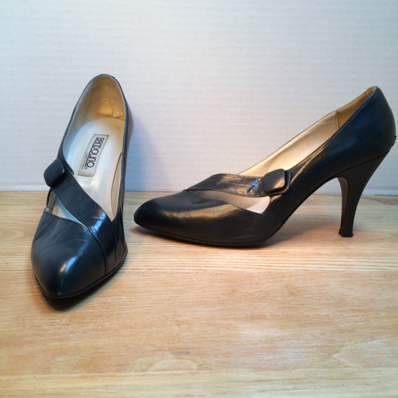 Bandolino Shoes Vintage Pumps Made In Italy by NewYorkBridalVeils