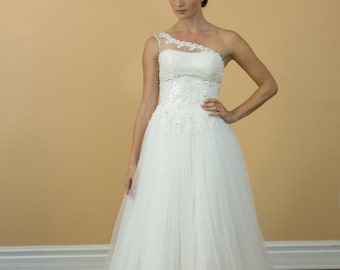Beautiful One Shoulder Wedding Dresses Sweetheart ,Tulle applique, Crystal Beaded White Wedding Dress/Bridal Bride Gowns