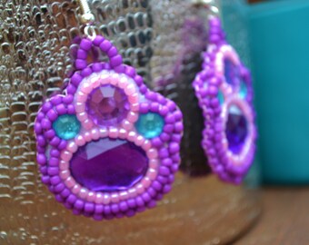 Boucles d'oreilles baroques en perles de rocailles et strass