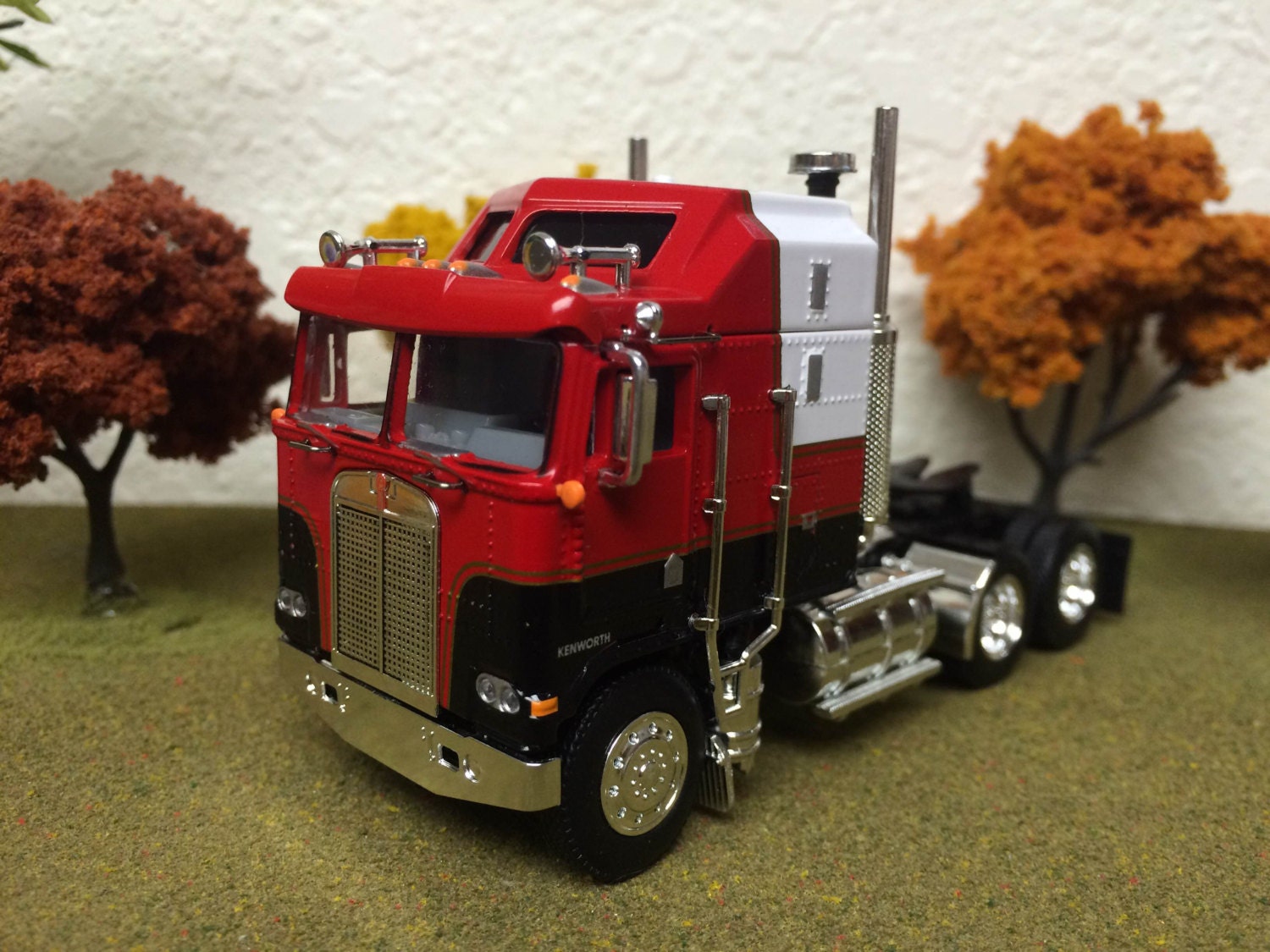 kenworth k100 cab over tractor model 1/64th Scale DCP red