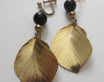 thumbnail image 2 of 9ct Gold Andralok Two Leaf Diamond Cut Stud Earrings - Perfect Mum's Gift In Box 2 of 4