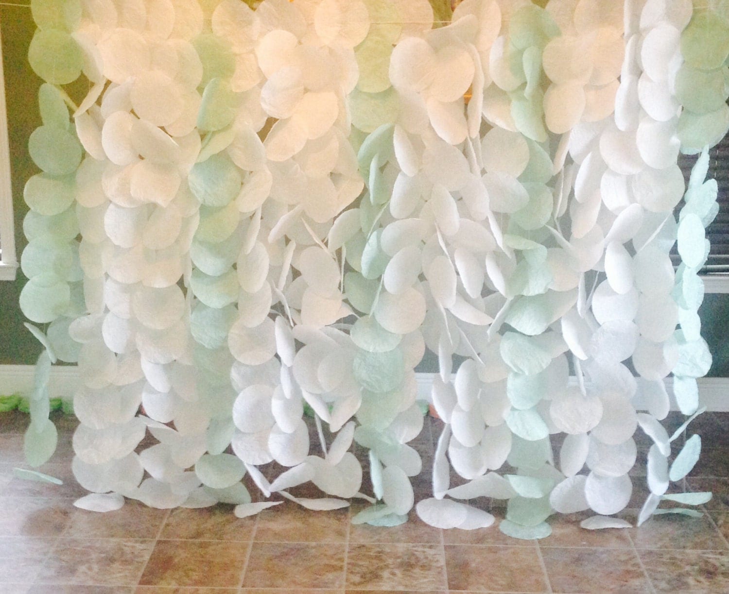 Paper Circle Garland Backdrop: White/Light Green