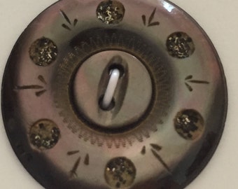 Vintage Shell Button - 1