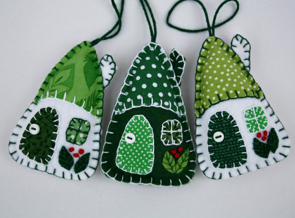Felt christmas ornaments handmade Irish cottages Green and