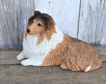 Sandicast Statuetta Ornamentale Sable Collie Con Luci Di Natale, Dimensioni 2,75 X 3,25 X 4,4 Cm, Dipinta A Mano