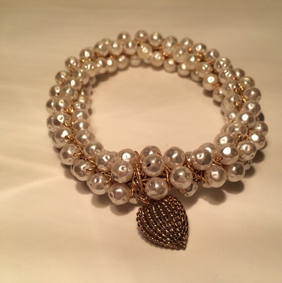 Faux Pearl Stretch Bracelet with Goldtone Heart by dhkluesner