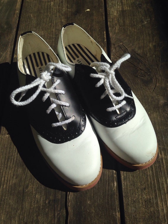 Girl Vintage 80s 90s Stride Rite Saddle Shoes Size 4