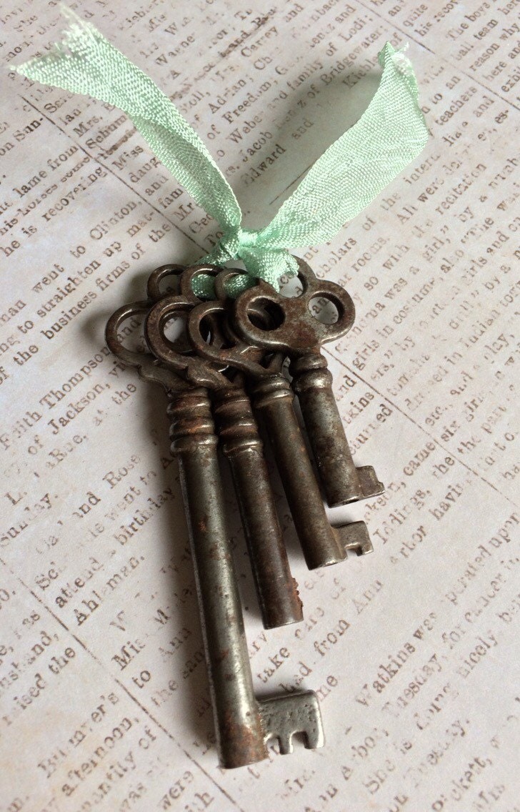 4 Unique Vintage Skeleton Keys Instant collection by KeyBoogie