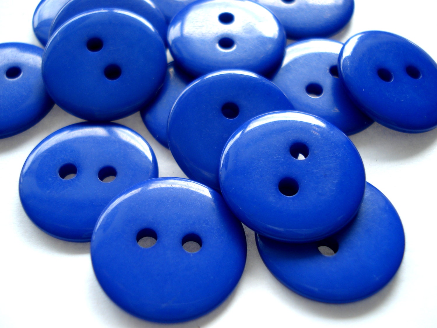 18mm Royal Blue Resin Button Pack Of 15 Blue Buttons A155