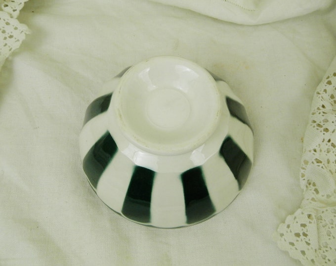 Antique French Farmhouse Dark Green and White Coffe Bowl Café au Lait Bowl / French Country Decor / Retro Vintage Home Interior / Kichenalia Antique French Farmhouse Dark Green and White Coffe Bowl Café au Lait Bowl / French Country Decor / Retro Vintage Home Interior / Kichenalia