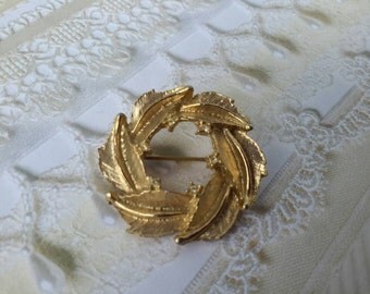 vintage brooch pin costume jewelry