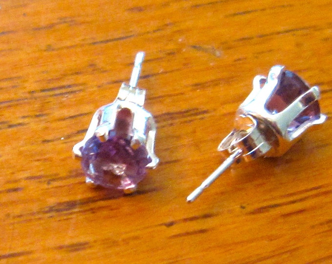 Amethyst Stud Earrings, 6mm Round, Natural, Set in Sterling Silver E788