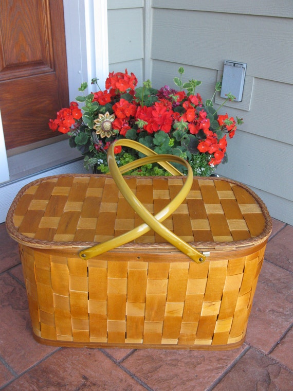 LARGE PICNIC basket WITH plates cups metal silverware wood