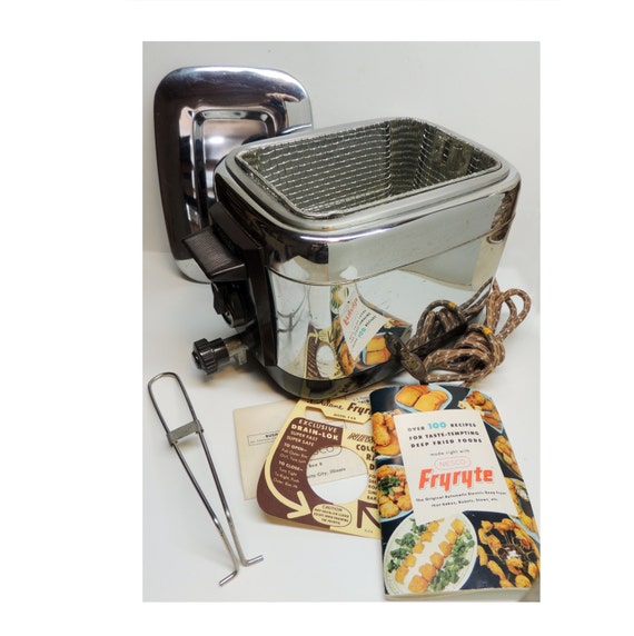 Vintage 1950's Nesco Fryryte deep fryer with basket lid