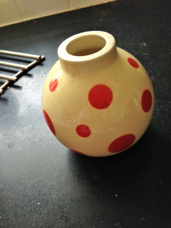 Polka dot ceramic Terramoto vase by Schnigglefritz on Etsy