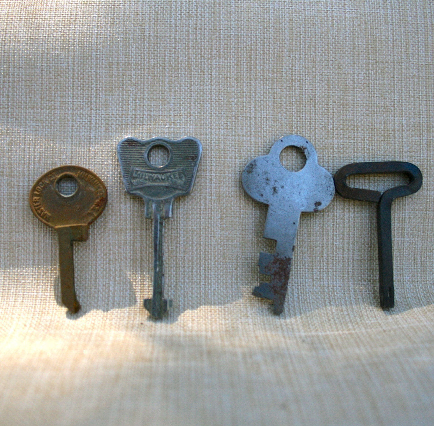 luggage keys