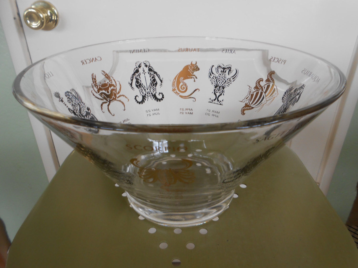 Vintage 1970’s Zodiac glass bowl, large size, all 12 Zodiac signs in