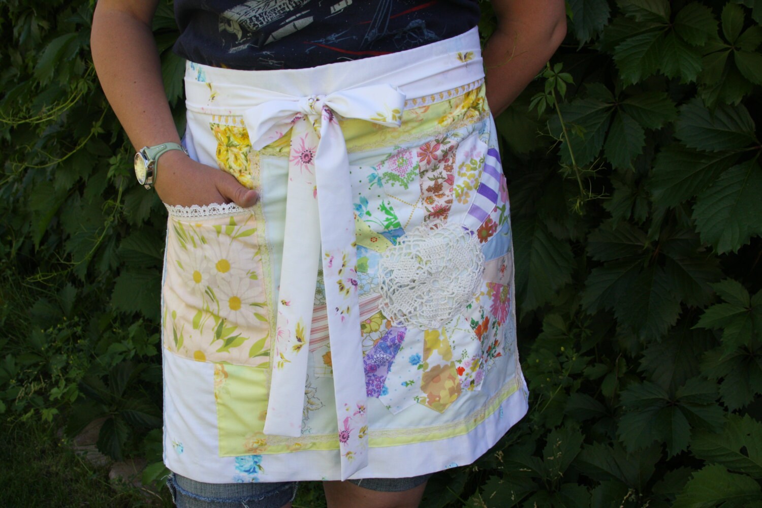 Half apron with wrap around ties and a lot of detail. Style