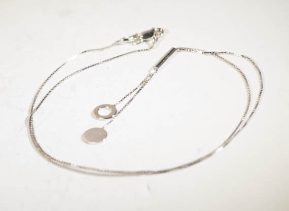 Lariat necklace in 18 carat white gold. Pre-loved jewellery eighteen k ...