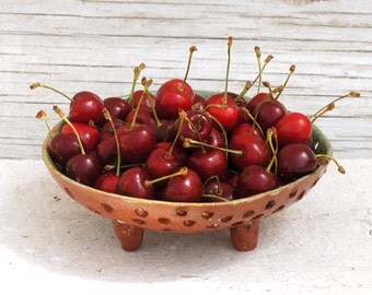 Pottery Berry Bowl -Fruit Colander-Serving Bow