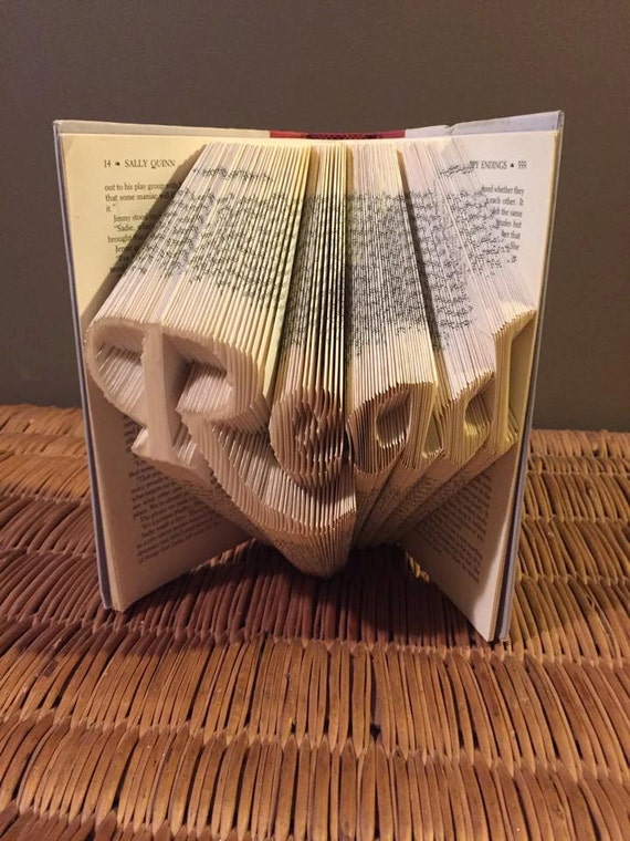 Book folding pattern for the word Read Free