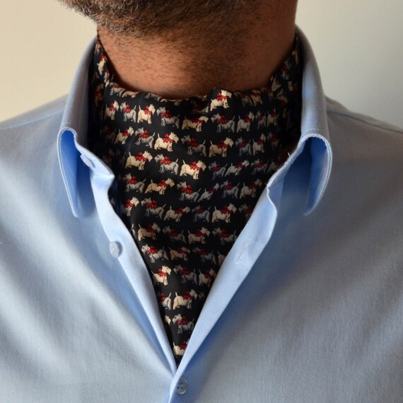 70s men's ascot cravat by Tie Rack London. Pure silk.