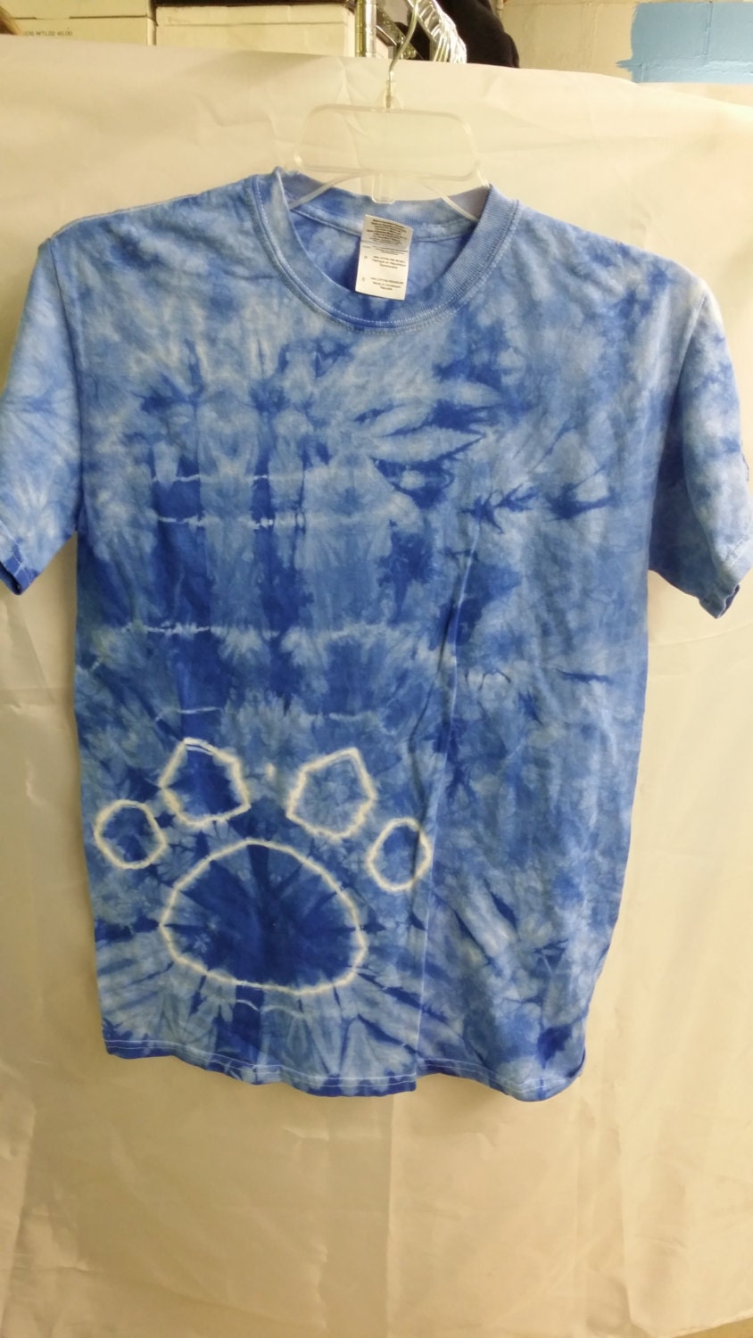 how to make paw print tie dye shirt