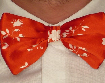 Papillon men in satin red background with fantasy white flowers