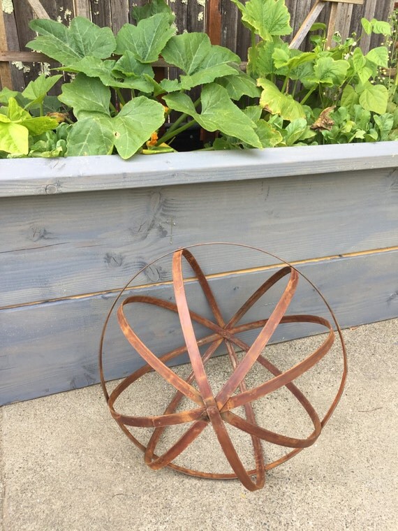 Decorative Topiary Steel Garden Spheres in Varying Size