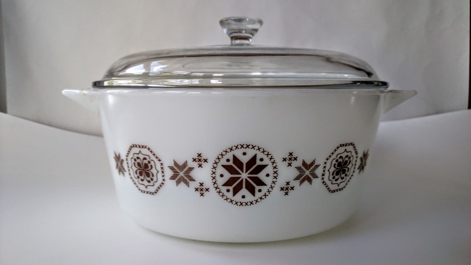 Pyrex casserole with lid