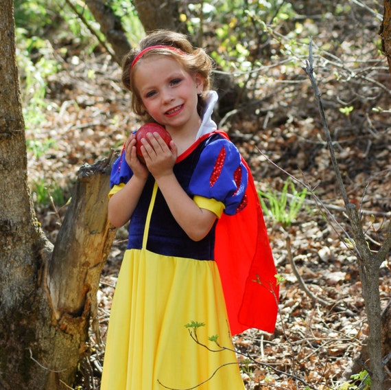 Comfortable Snow White dress w/cape. Soft Stretchy Non