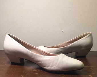 basic white pumps