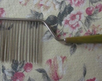 Vintage Cake Breaker/Server with Green Bakelite Handle