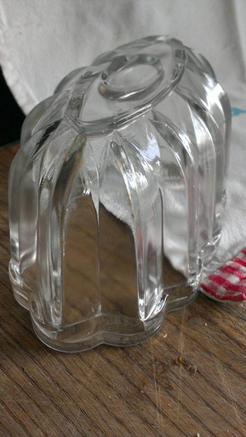 Vintage Jelly mould, 1 pint (UK) pressed glass, made in England, c1960 Haute Juice