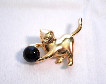 Kitty Cat Brooch, Cat play with Yarn Ball, Vintage Gold Cat Pin, Cat