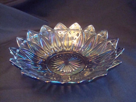 Federal glass bowl / Petal Pattern / Iridescent / depression