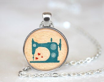 Vintage Sewing Machine Necklace, Sewing Machine Jewelry.Craft Lover Gift