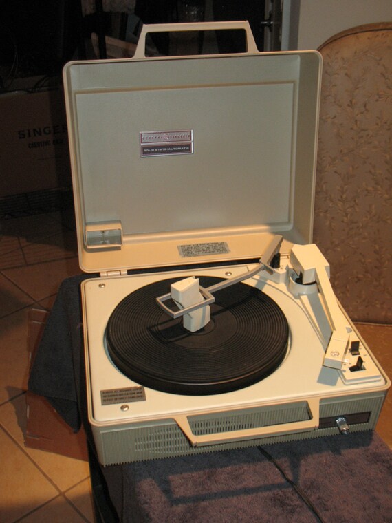 Vintage Automatic General Electric GE Portable by FletchersAttic