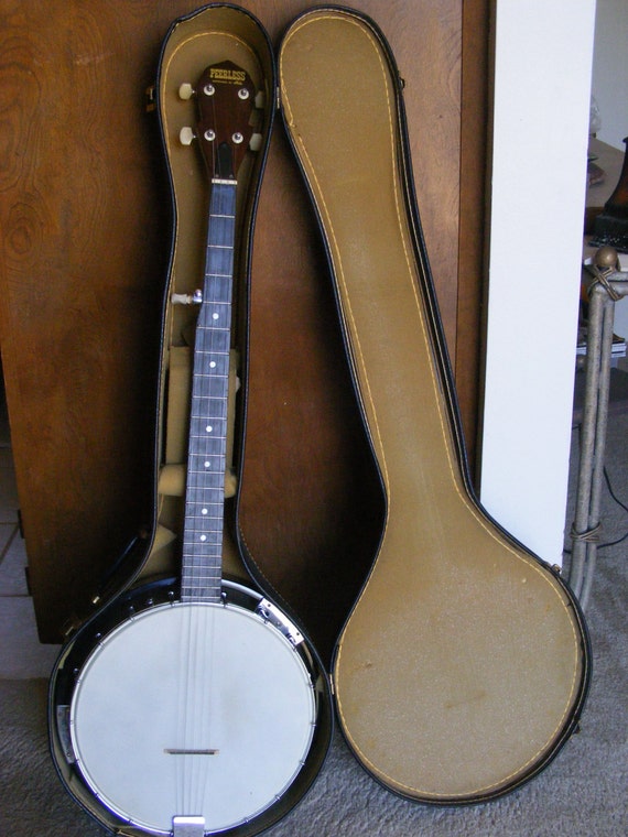 Iida Peerless 5 String Banjo with Hard Case Metal Finger picks